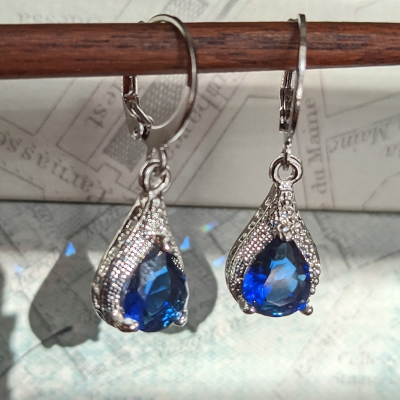 Blue sapphire earrings - Picture 3 of 4